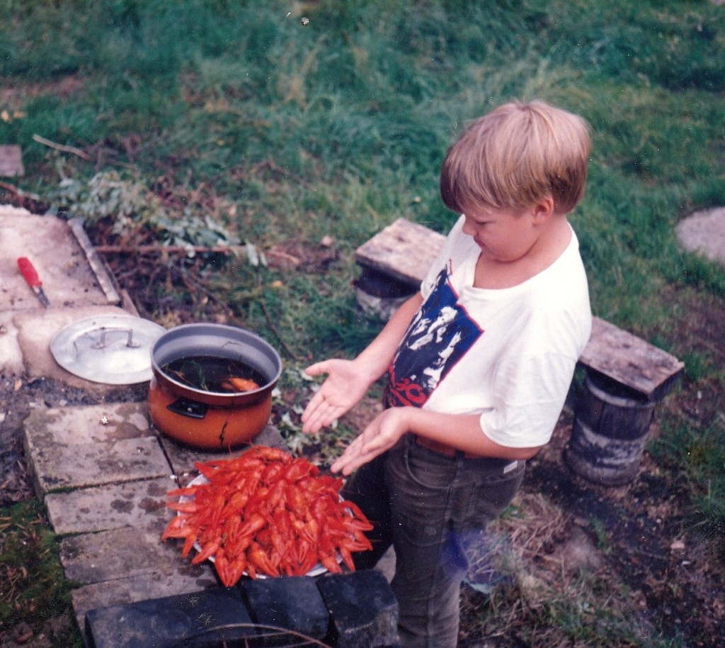 Harvesting crayfish in lake Kuivasjärvi in 1985. Snowchange, 2016